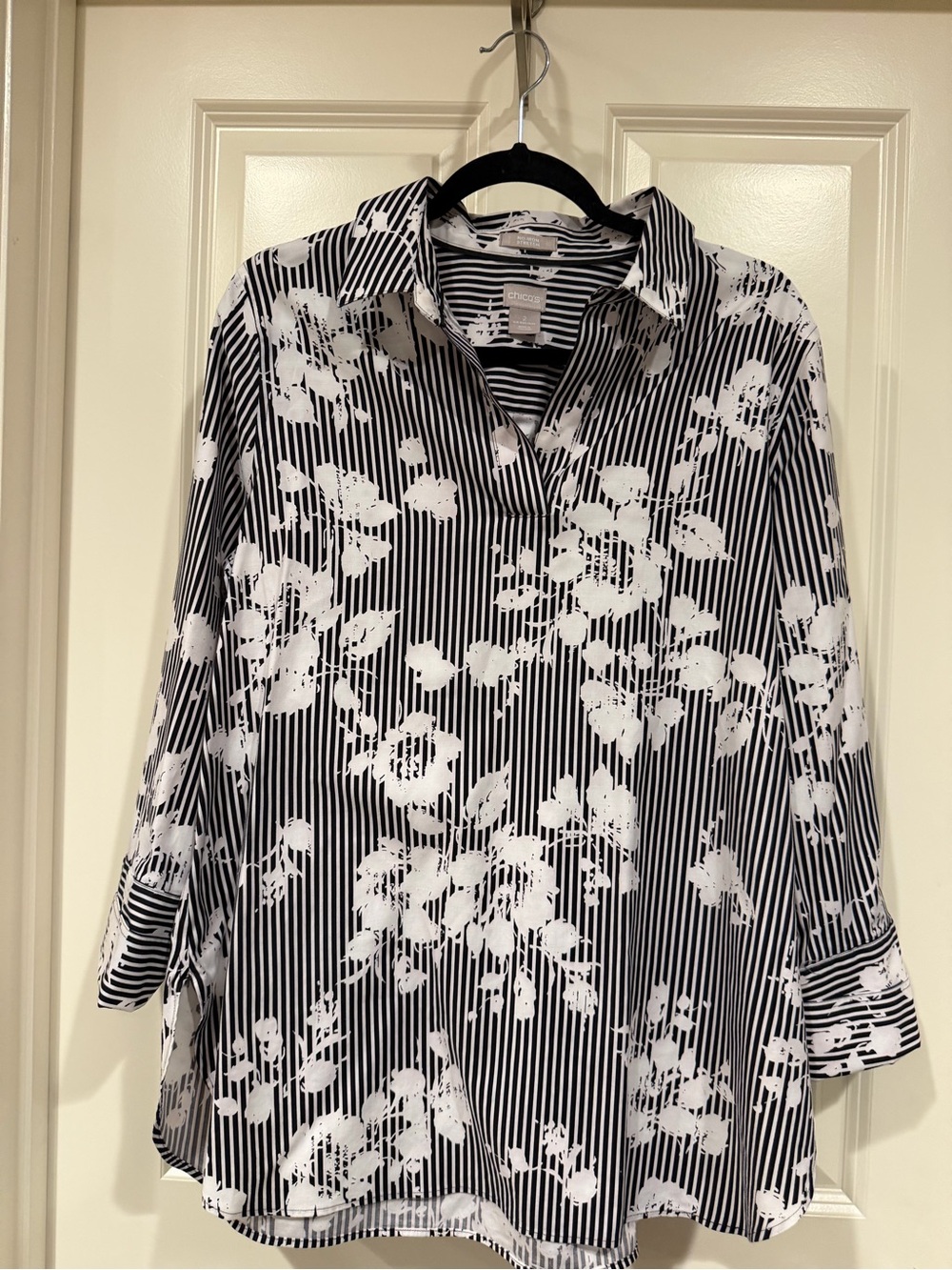 Chico’s Women’s Size US 12-14 Black White Striped Floral Print No Iron Stretch